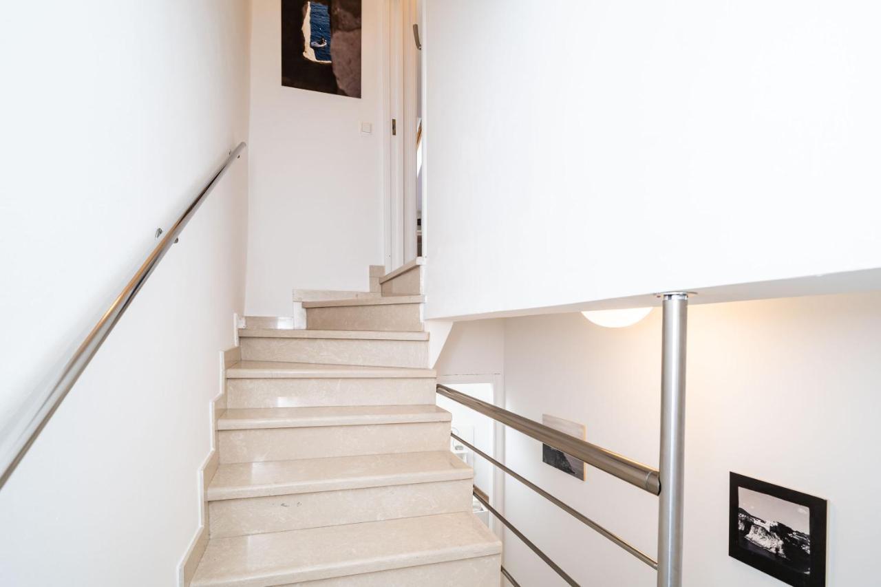 Gate Apartment *